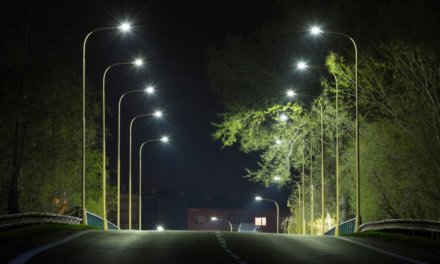 Údržba veřejného osvětlení stojí v Česku stovky milionů. Náklady snižují chytrá LED světla
