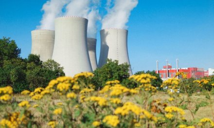 V debatách o vhodných zdrojích elektřiny obvykle schází jejich územní nároky: větrné elektrárny zaberou 530x více místa než jaderná elektrárna, pozemní fotovoltaika 107x