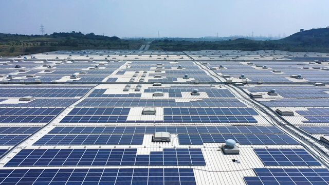 ŠKODA AUTO Volkswagen India Private Limited uvádí do provozu největší střešní solární elektrárnu v Indii
