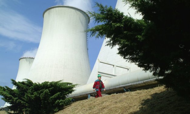 Velkých zdrojů elektrické energie v ČR ubývá. Aby bylo zajištěno pokrytí spotřeby elektrické energie, musí se postavit nové
