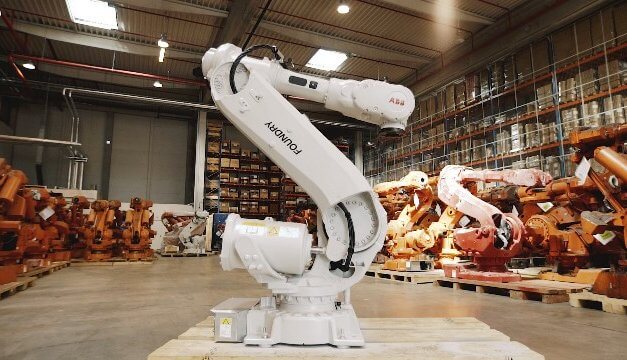 ABB zvyšuje udržitelnost výroby pomocí recyklace a repase tisíců starých robotů