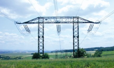 Spotřeba elektřiny v Česku v loňském roce klesla i přes COVID jen minimálně, v posledním kvartále už mírně rostla