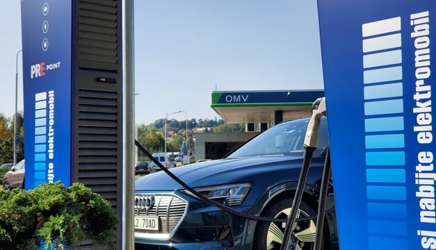 OMV podporuje elektromobilitu, u 44 čerpacích stanic instaluje dobíjecí stanice PREpoint