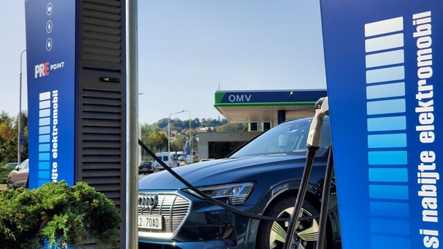 OMV podporuje elektromobilitu, u 44 čerpacích stanic instaluje dobíjecí stanice PREpoint