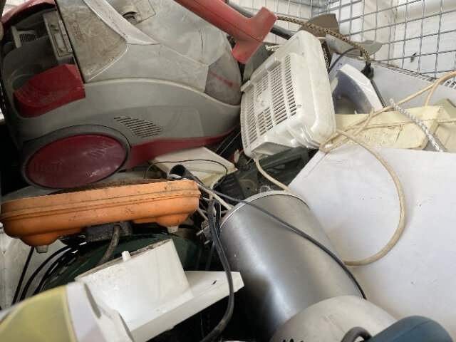 Češi vědí, jaký elektroodpad je nebezpečný: za nejrizikovější považují lednice, mrazáky, úsporné zářivky, televize či monitory