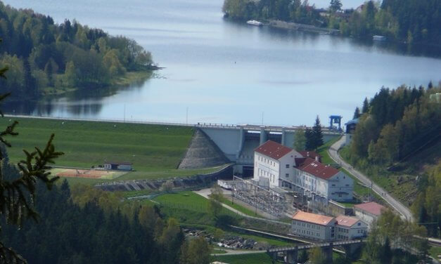 Podzimní transfúze 160 metrů pod hladinou Vltavy: Nejefektivnější elektrárna kaskády jede opět naplno. Po čtvrtstoletí má nové střídače