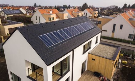Fotovoltaika pro firmy, která snižuje náklady na spotřebu a nevyžaduje vstupní investice