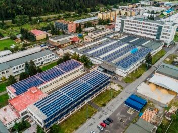 Strategické partnerství v české fotovoltaice: Atlantis a SOLSOL spojují síly