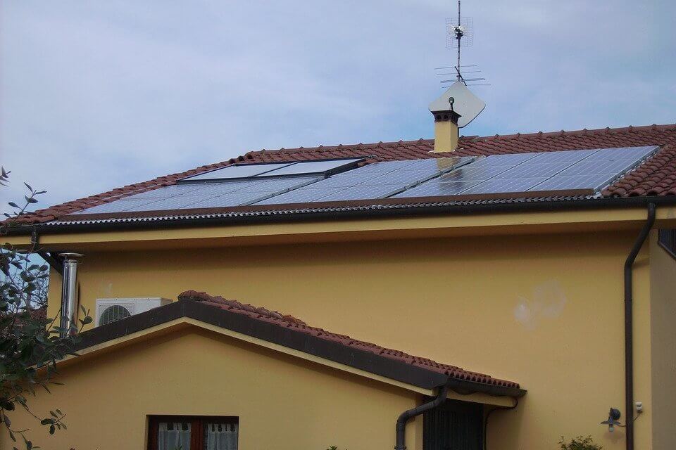 Modernizační fond nahrává velkým výrobcům solární energie. Malé pustil k vodě