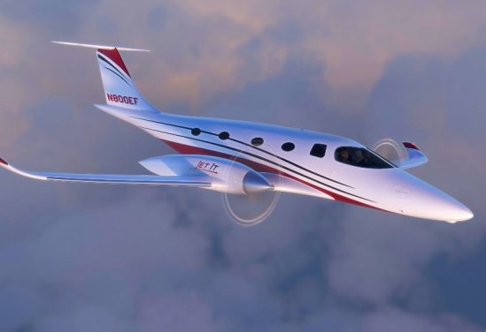 JetClub letí vstříc udržitelné budoucnosti s elektrickým letadlem eFlyer 800