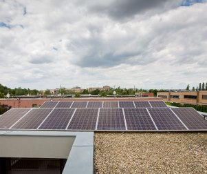 ČEZ Prodej loni instaloval 1514 střešních fotovoltaik, téměř dvaapůlkrát tolik, co v roce 2020
