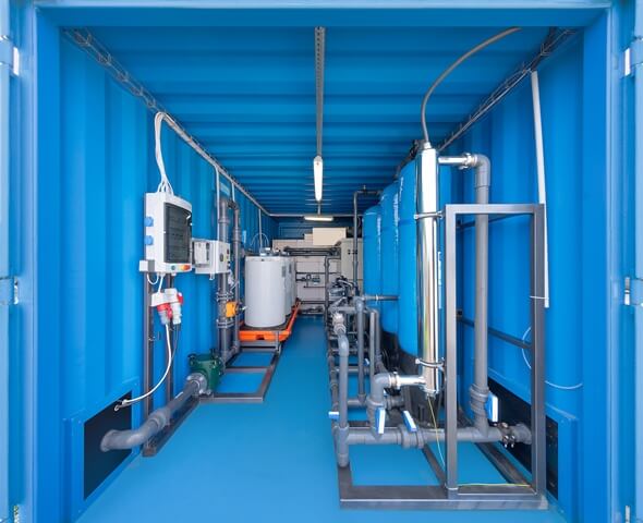 Využití nejen k přepravě. Do kontejnerů se v Česku instalují úpravny vody, pivovary či regulační stanice plynu
