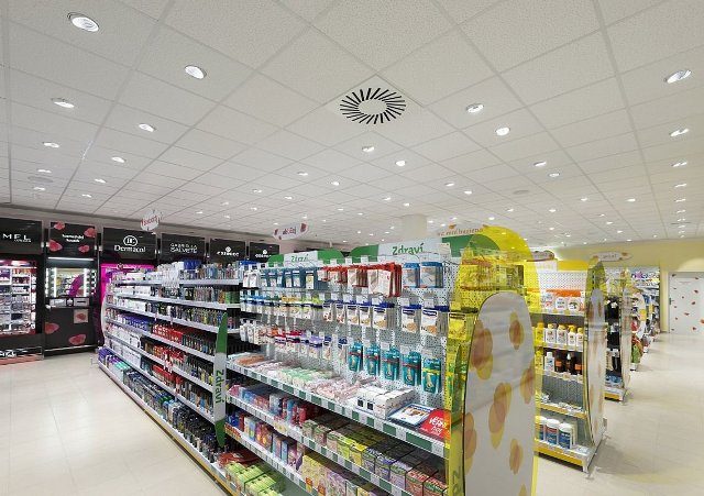 Český výrobce interiérových svítidel Halla navýšil tržby o více než 22 % na necelou čtvrt miliardu. Zároveň slaví 30 let na trhu