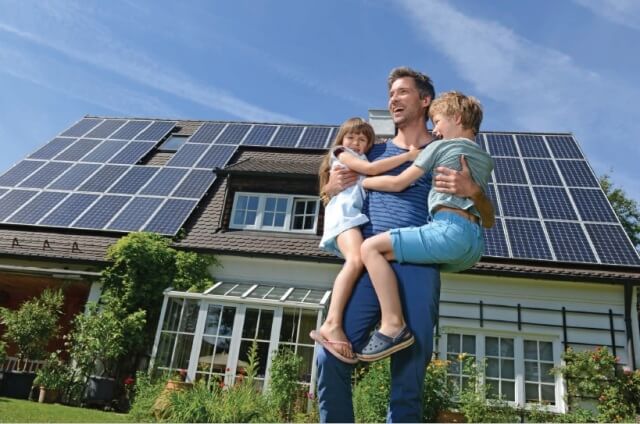 Díky fotovoltaice zažívá energetický trh revoluci jako internet v šíření informací, říká Eaton