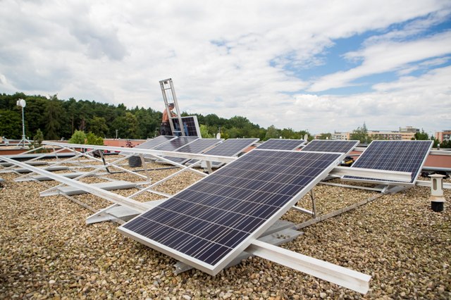 ČEZ Prodej loni instaloval rekordních 4 102 střešních fotovoltaik, jejich instalovaný výkon se zečtyřnásobil