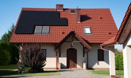 Každý čtvrtý vlastník domu zvažuje fotovoltaiku. Řeší ale, jak ji zafinancovat