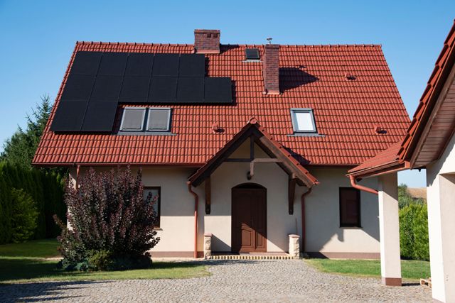 Každý čtvrtý vlastník domu zvažuje fotovoltaiku. Řeší ale, jak ji zafinancovat