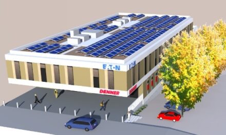 Pobočka Eaton v Le Mont-sur-Lausanne se proměnila na energetický uzel z fotovoltaických článků, nabíječek pro elektromobily a bateriových úložišť