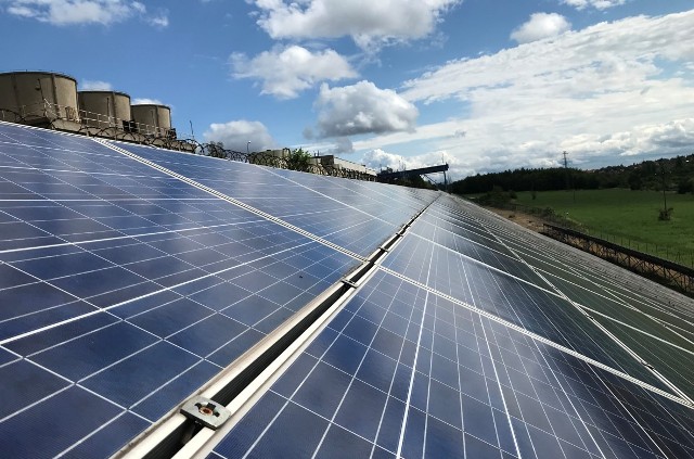 Solární elektrárny ČEZ letos uspořily 17 tisíc tun uhlí, celkově už 1,4 milionu tun
