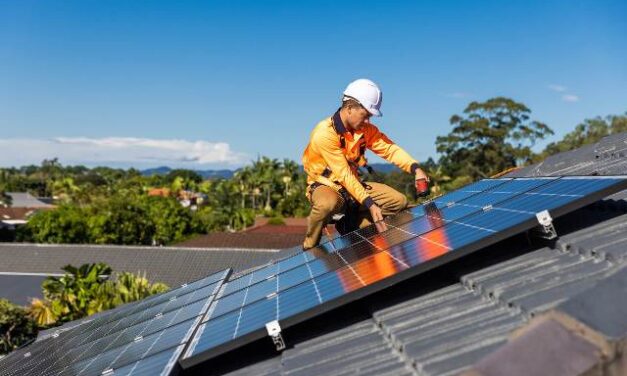 Chytrá fotovoltaika dokáže dodatečně ušetřit až 25 % nákladů za energie