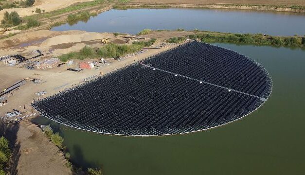 Greenbuddies staví plovoucí solární elektrárnu v Německu pro holandskou společnost Floating Solar
