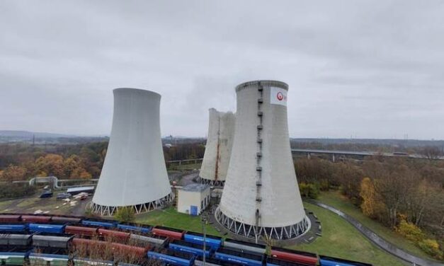 Jedna z dominant Ostravy mění svou podobu – Elektrárna Třebovice bourá chladicí věž