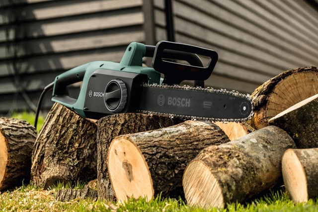 Jak efektivně nachystat palivové dříví na zimu? Vsaďte na správné pomocníky