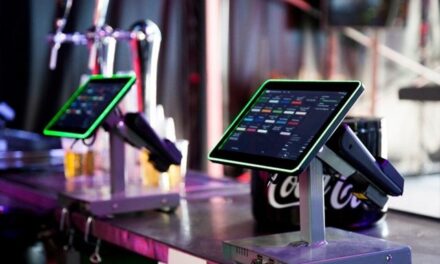 Dotykové displeje se stávají standardem v kancelářích, retailu i restauracích. Prosazují se hlavně ty odolné a snadno propojitelné s dalšími systémy