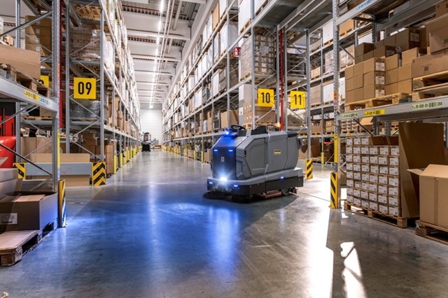 Autonomní úklid šetří čas i pracovní síly. Kärcher přichází s novými autonomními stroji KIRA BD 200 a KIRA BR 200