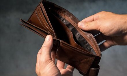 Obchod s chudobou: stát by neměl přispívat na nájmy v domech třídy G