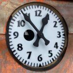 Změna času už nemusí být pro správce věžních hodin strašákem. Díky automatizaci se přenastaví samy