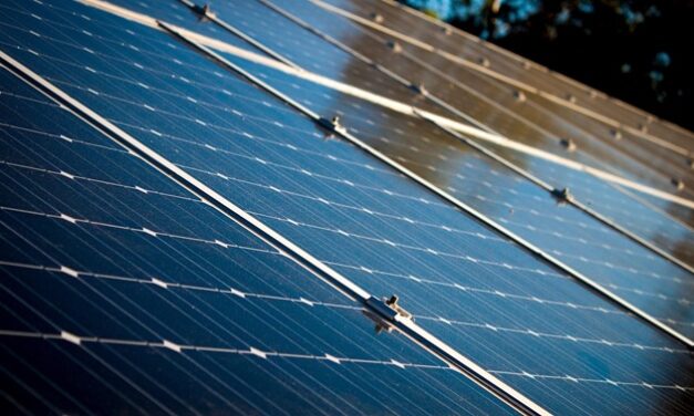 Kontroly solárních panelů a příslušenství odhalily nedostatky u všech kontrolovaných výrobků