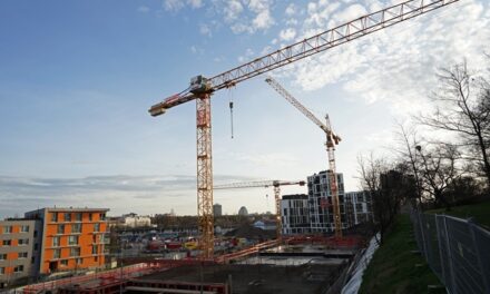 K diskusi: Vyšší daň z nemovitosti jako řešení krize s bydlením? Uvolnila by prázdné byty a snížila jejich cenu