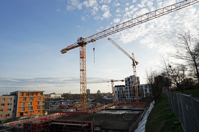 K diskusi: Vyšší daň z nemovitosti jako řešení krize s bydlením? Uvolnila by prázdné byty a snížila jejich cenu