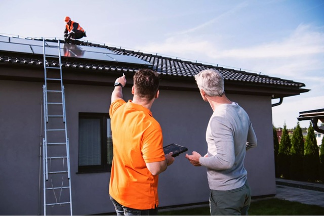 ČEZ Prodej spouští pravidelný servis fotovoltaik a tepelných čerpadel pro domácnosti s instalací jiného dodavatele