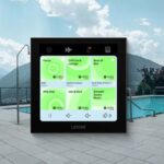 Chytré budovy potřebují víc než mobilní aplikaci. LOXONE přichází s vlastními displeji