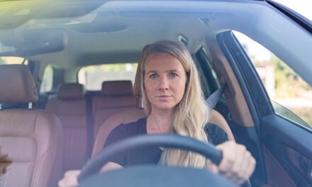 Zpátky za volant: Nový projekt vrací seniorům a rodičům jistotu v řízení