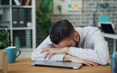 AI lidem práci neusnadňuje. Firmy začínají řešit nový typ psychického vyčerpání